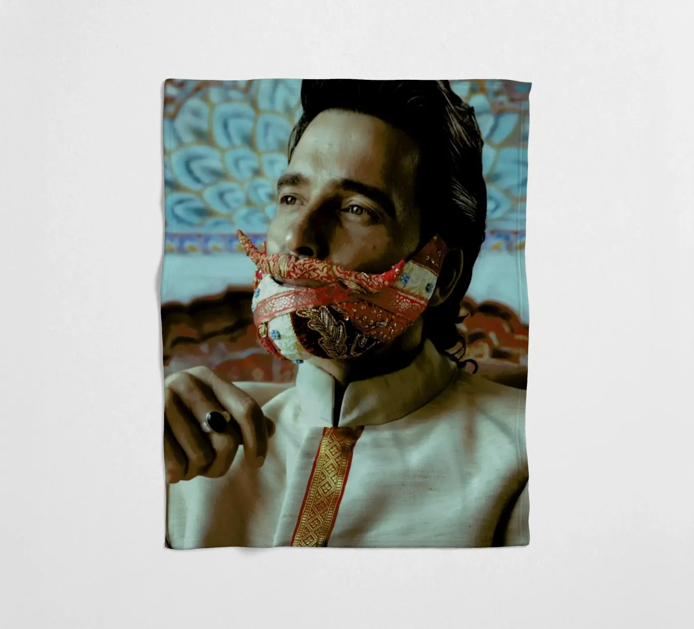 Postiche 1 fleecedeken van Julian Wolkenstein