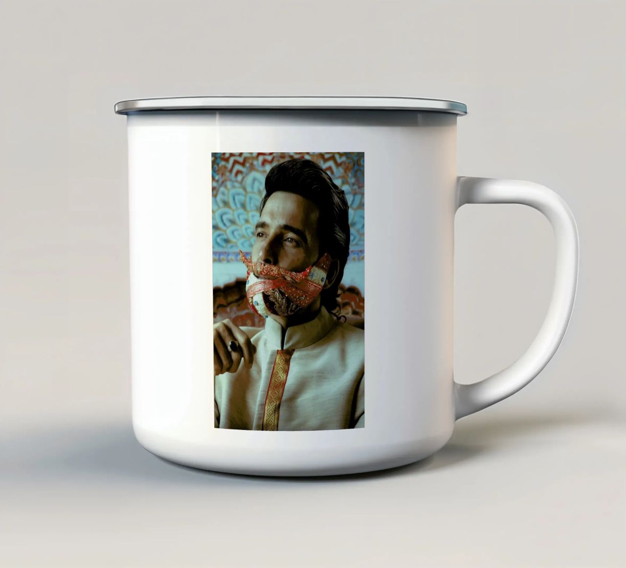 Postiche 1 tazza in smalto da Julian Wolkenstein
