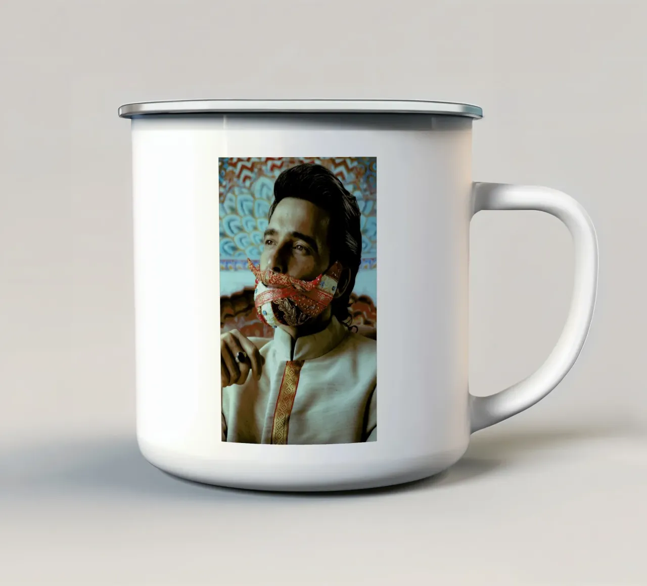 Postiche 1 tazza in smalto da Julian Wolkenstein