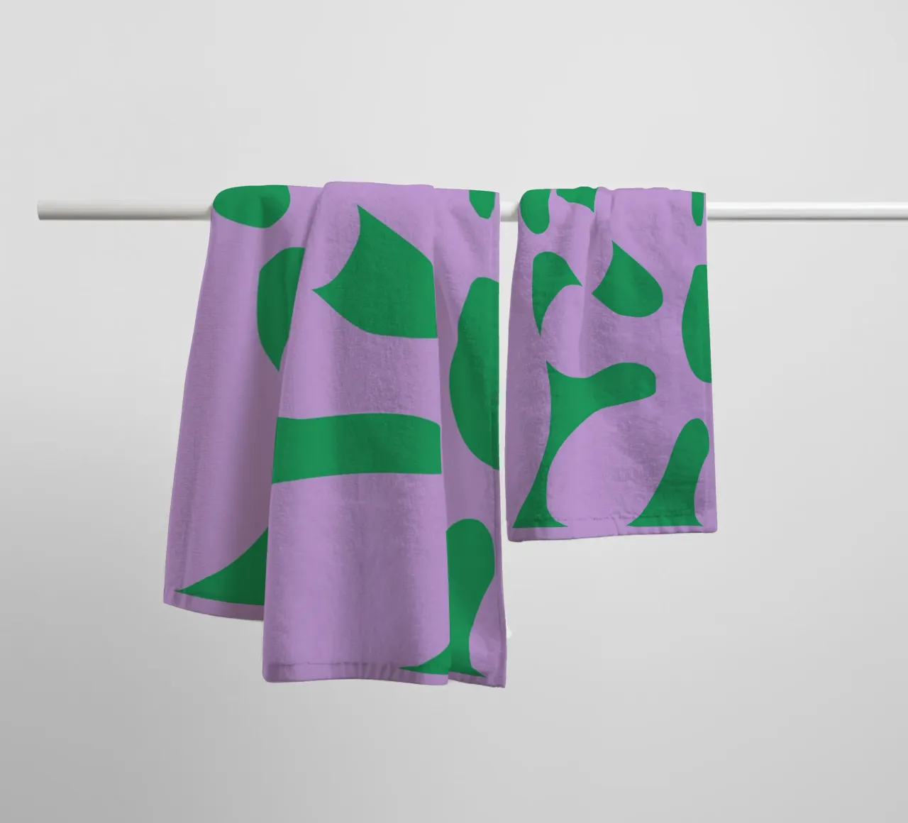 Grande fiore verde e viola Groovy asciugamano da bagno da pdigitalprints