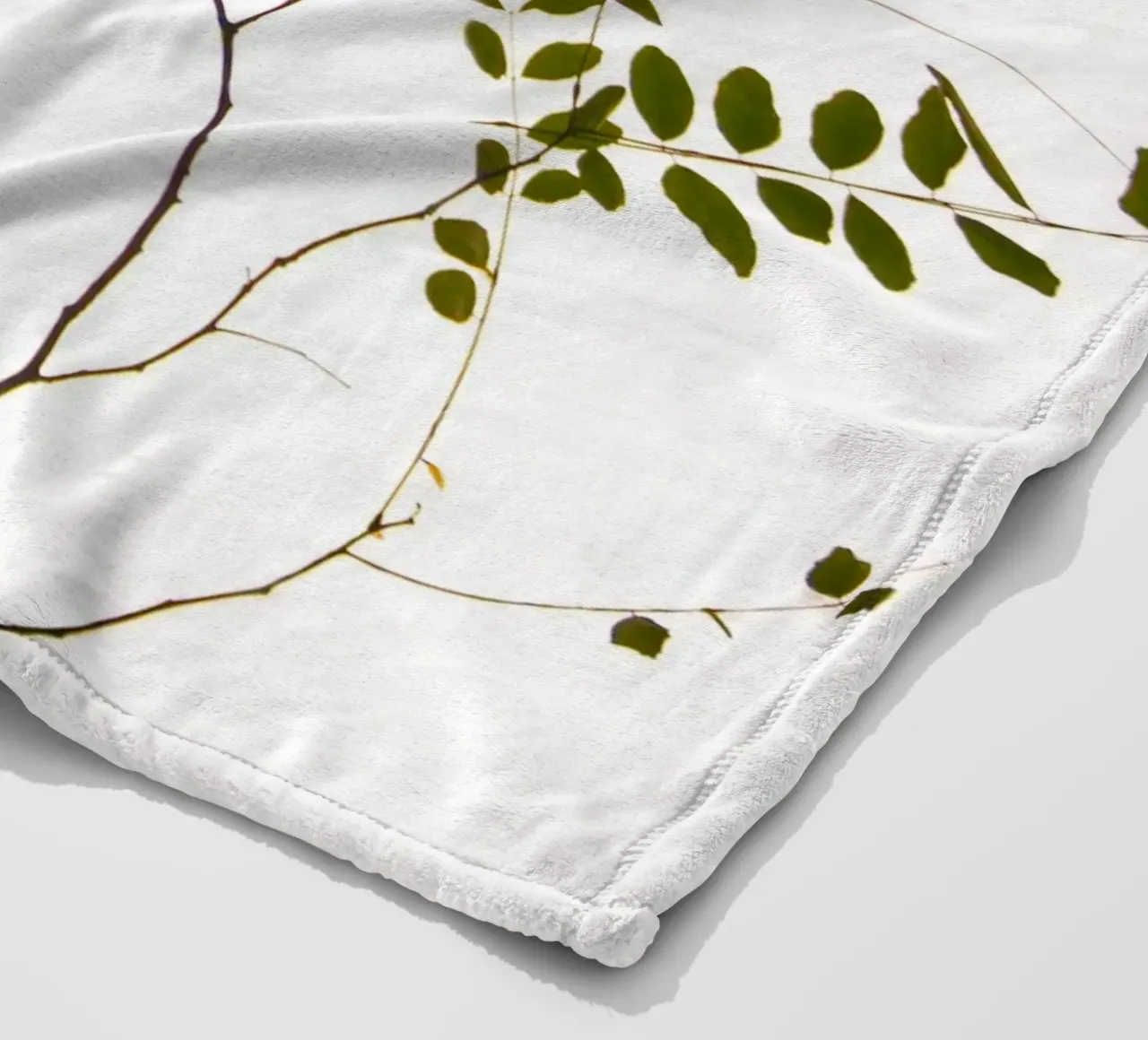 Tree delicate branch coperta in pile da Teresa André