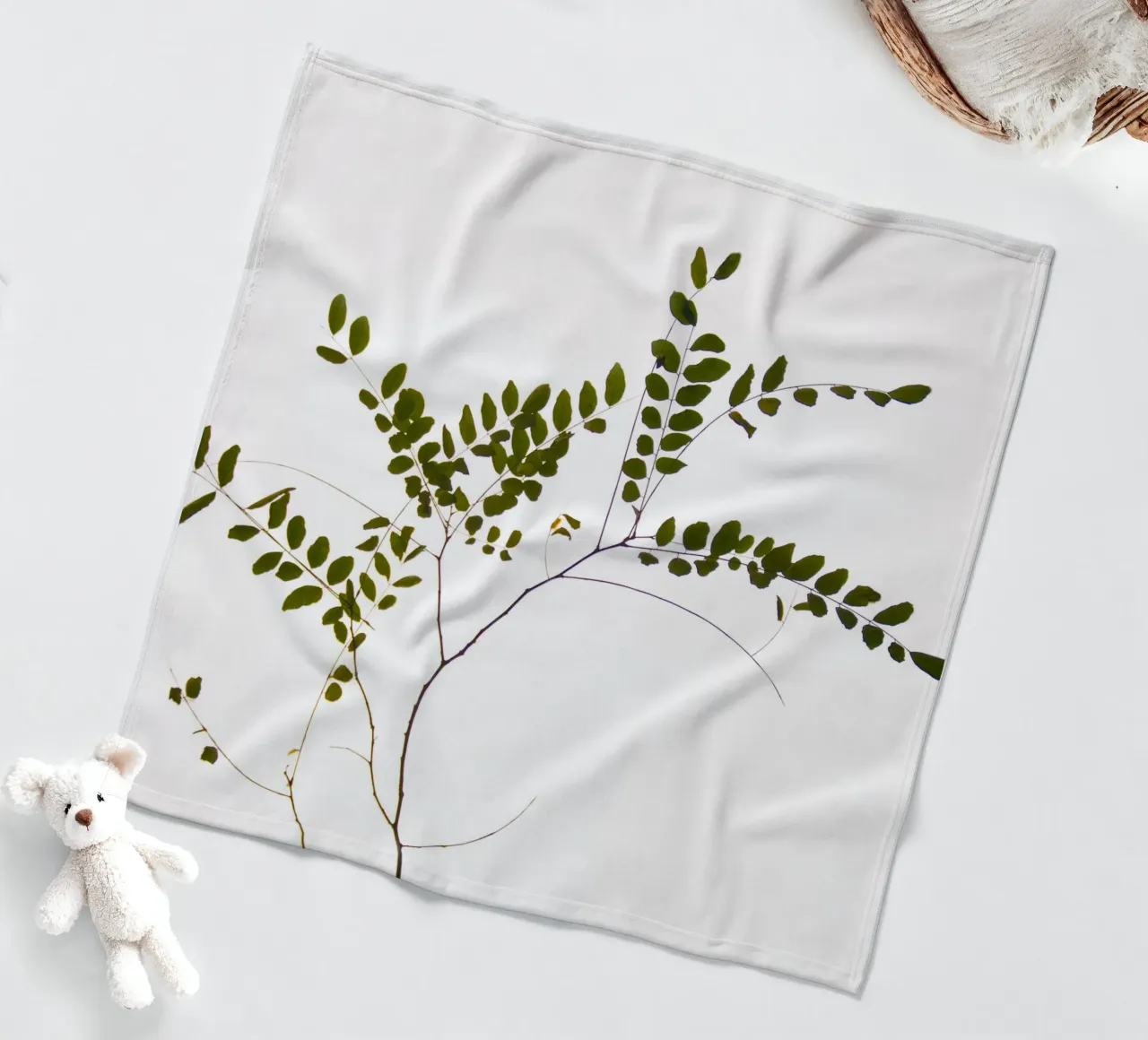 Tree delicate branch coperta in pile da Teresa André