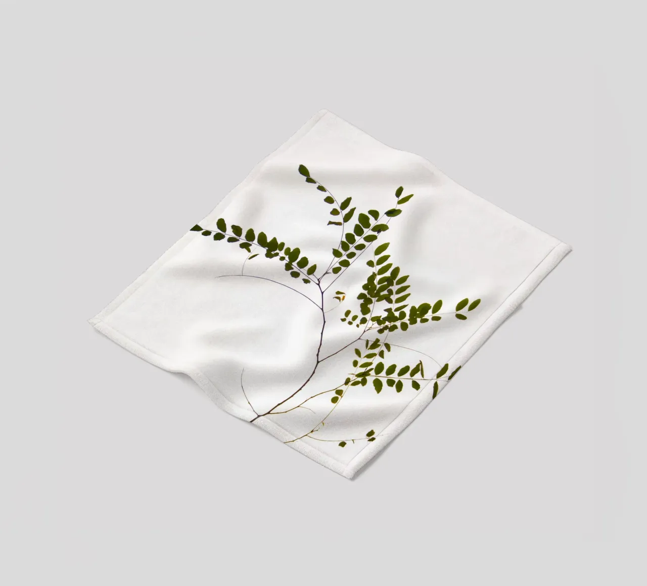 Tree delicate branch coperta in pile da Teresa André