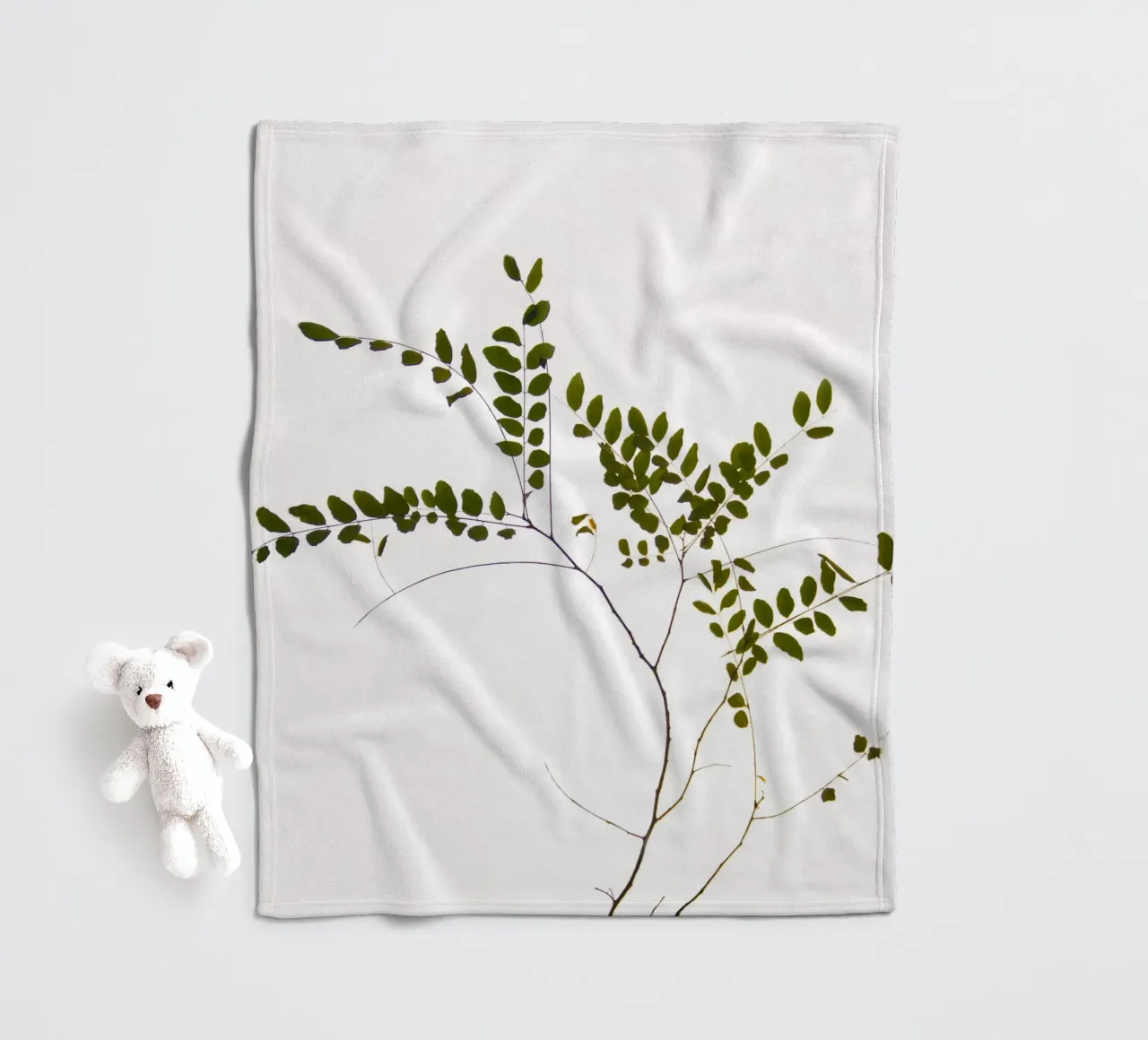 Tree delicate branch coperta in pile da Teresa André