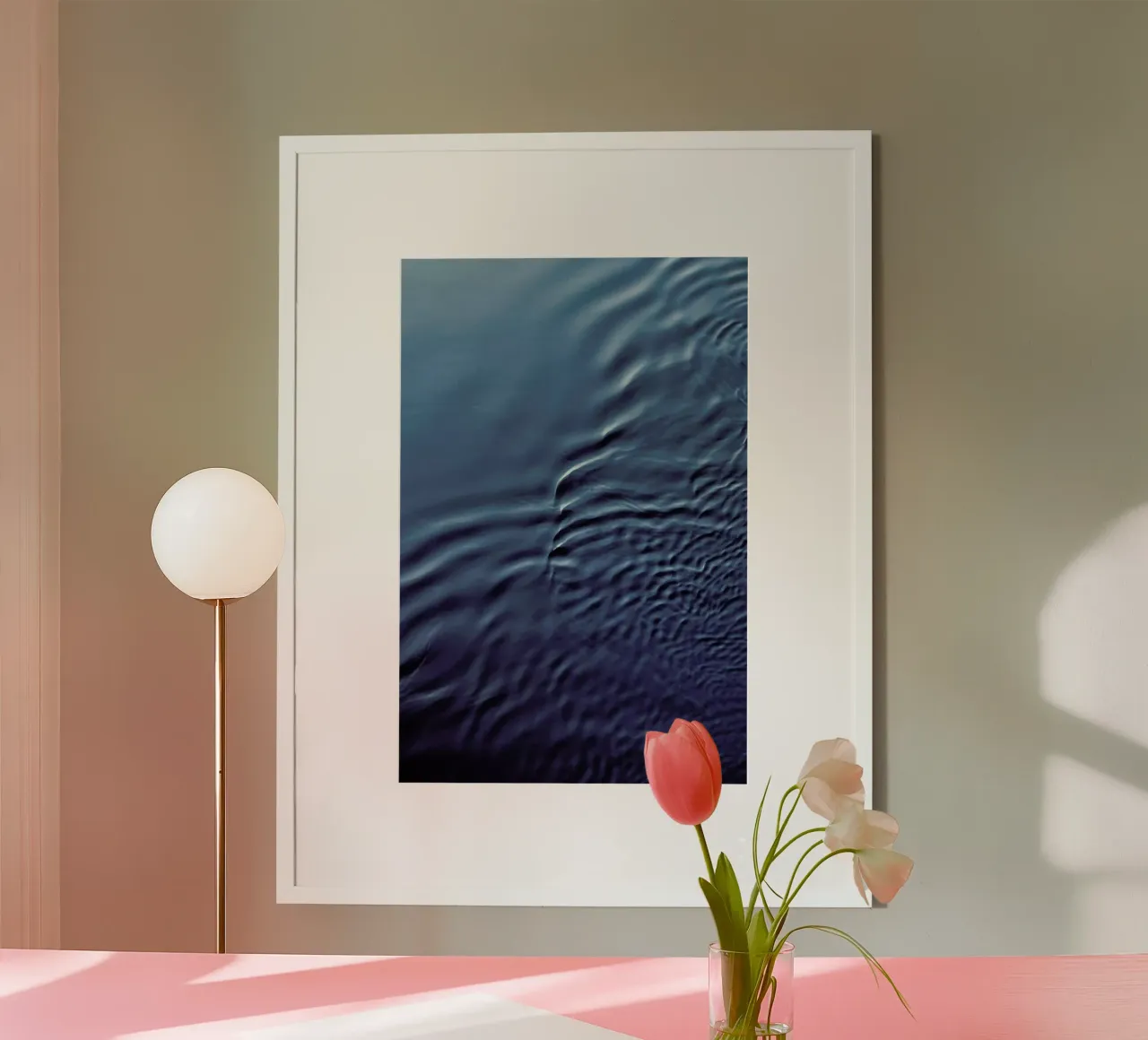 The Curtain poster con telaio in alluminio da Pale Grain