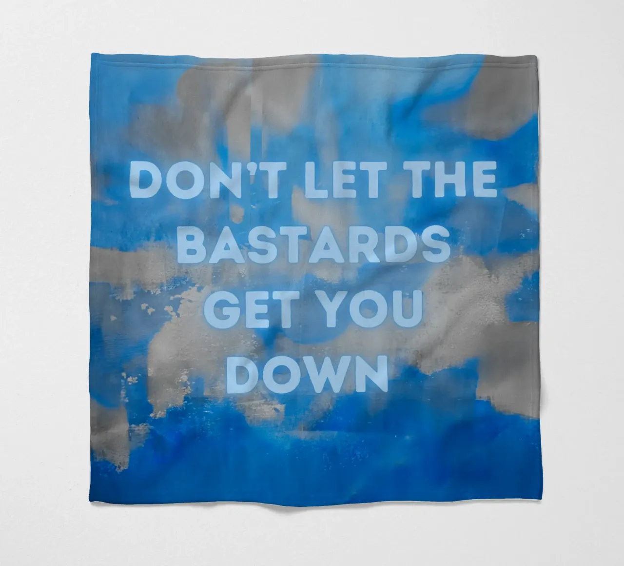 DON'T LET THE BASTARDS GET YOU DOWN Abstracte print Blauwe lucht fleecedeken van FABOArt