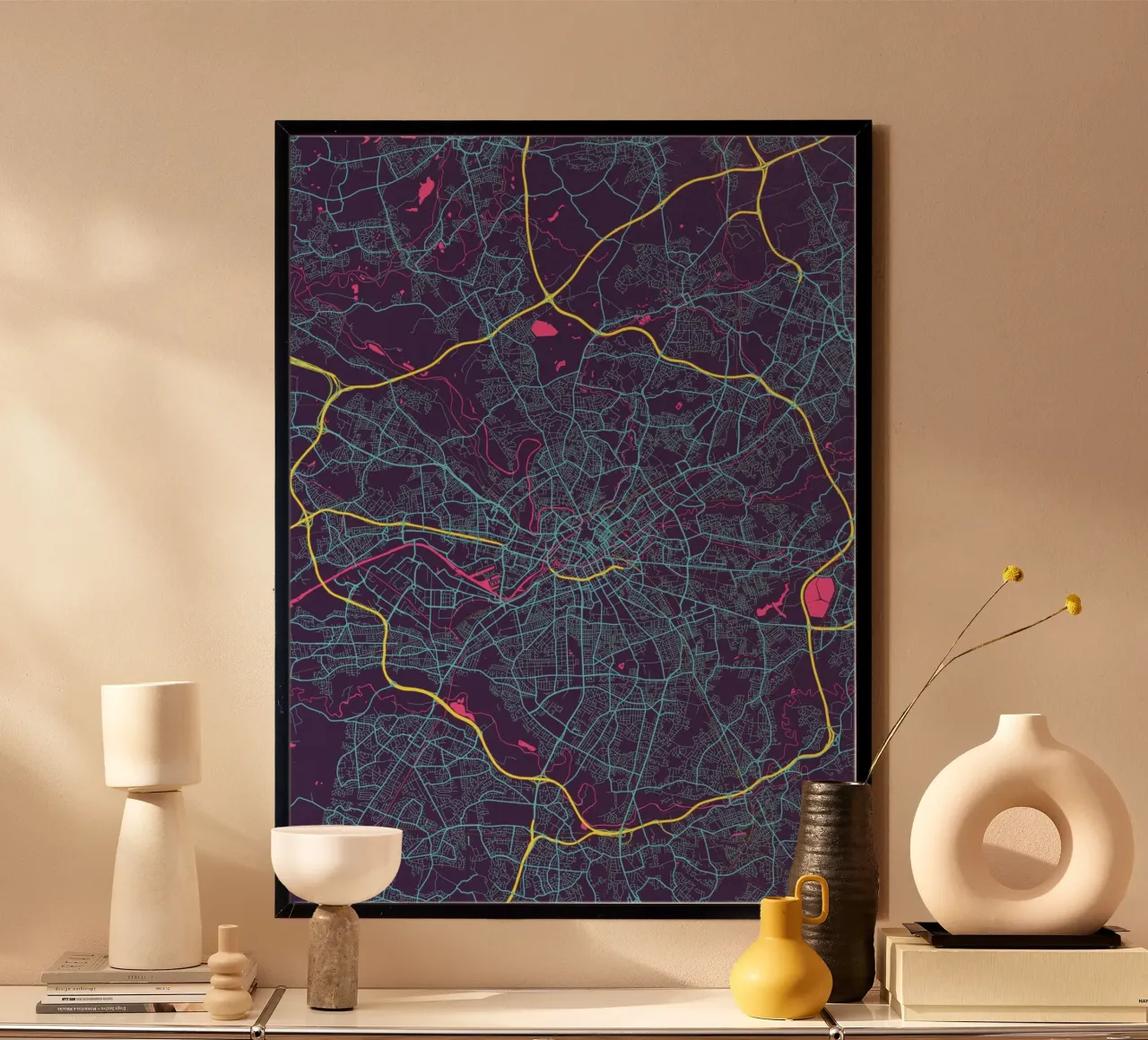 Metropolitan Lines - La mappa della città di Manchester per i giramondo poster con telaio in alluminio da MOOODZART