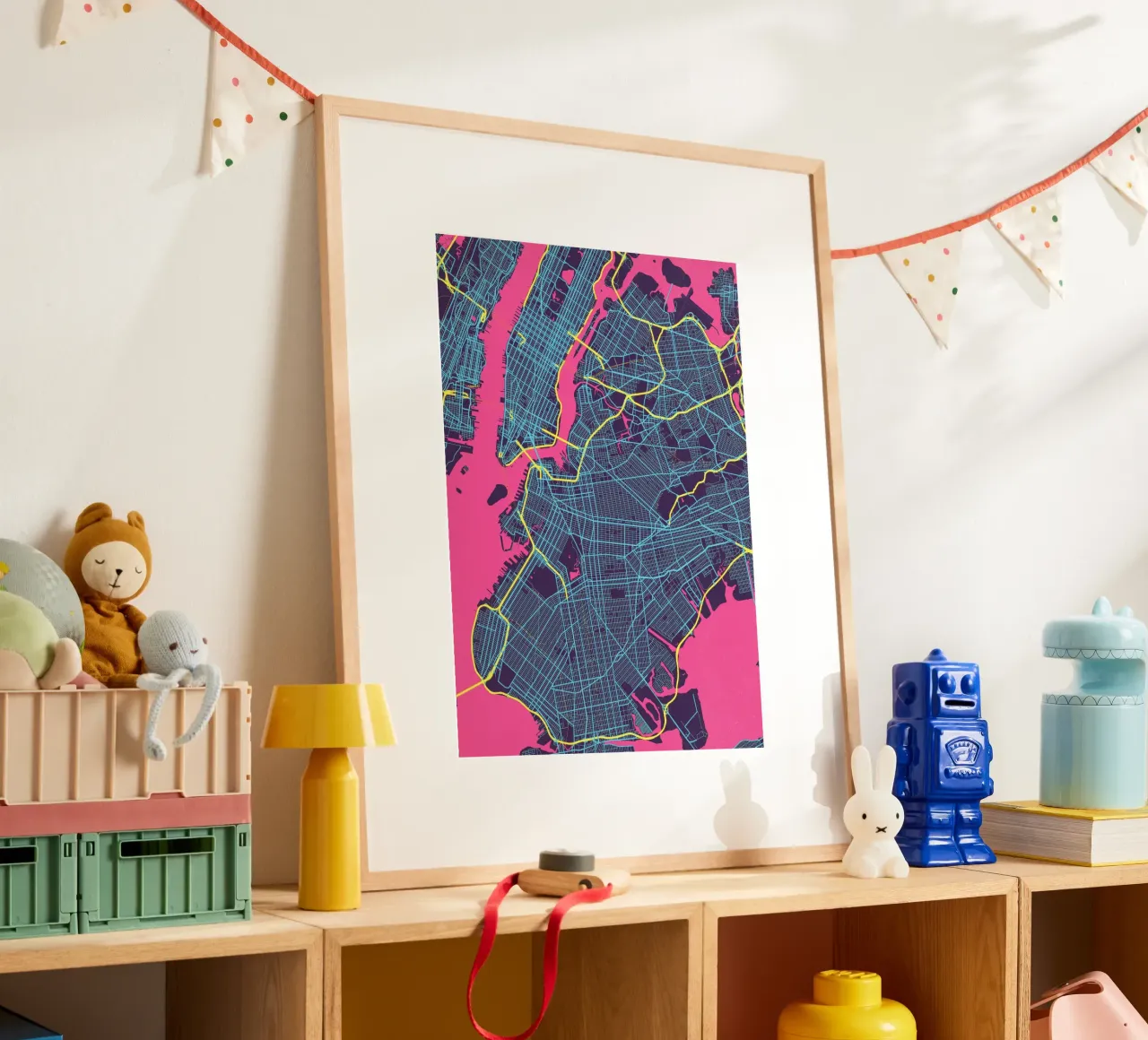 La città che non dorme mai" - New York splendente poster con telaio in plastica da MOOODZART