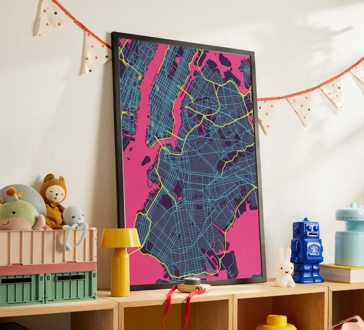 La città che non dorme mai" - New York splendente poster con telaio in plastica da MOOODZART