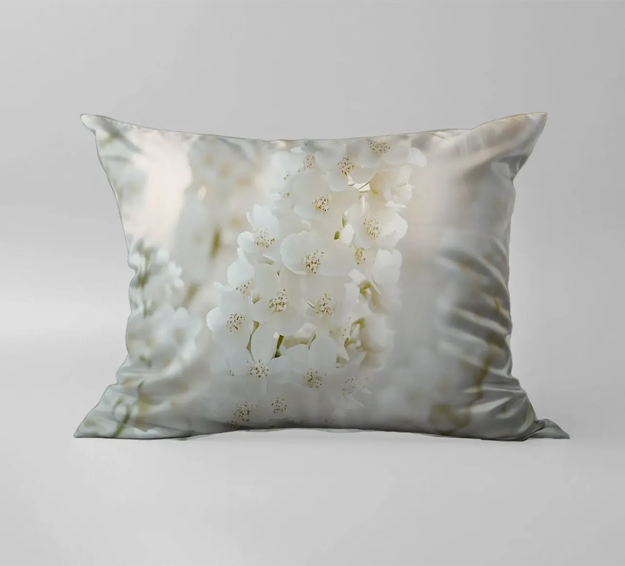 armonia dei fiori bianchi cuscino da Carinaprint
