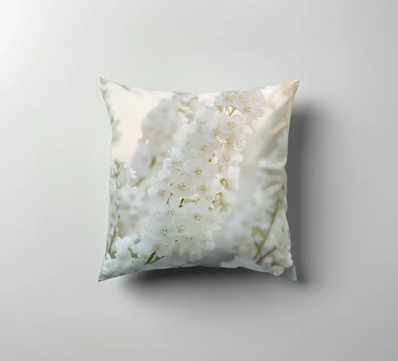 armonia dei fiori bianchi cuscino da Carinaprint