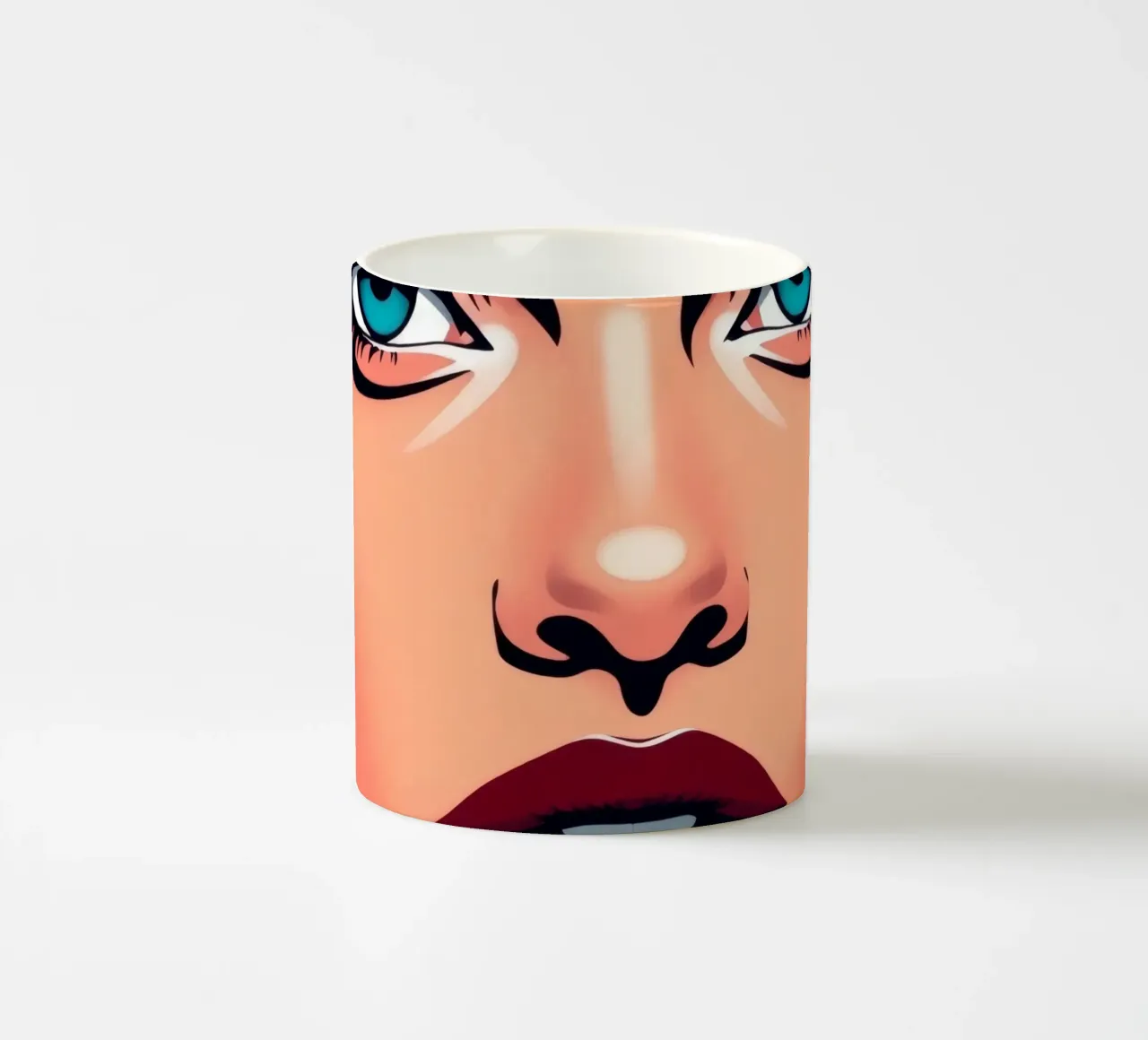 Ritratto di donna con occhi azzurri e labbra audaci tazza in ceramica da DesignDoodle
