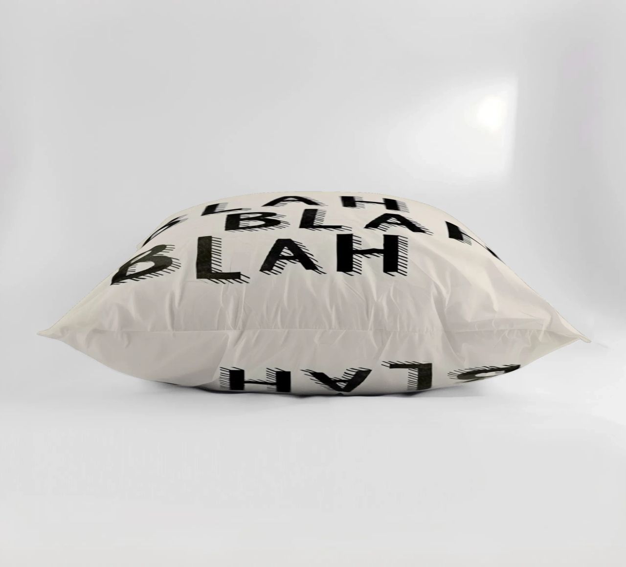 Blah Blah Blah cuscino da Kind of Style
