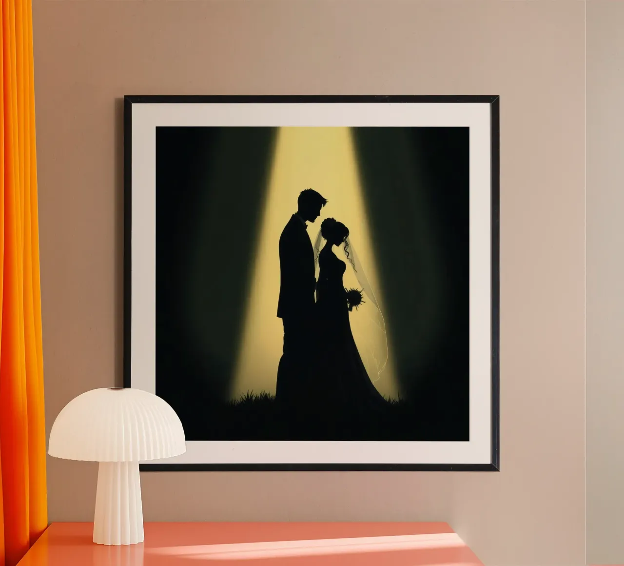 Paar umarmt sich während der Hochzeitszeremonie unter dramatischem Licht Poster mit Aluminium Rahmen von DesignDoodle