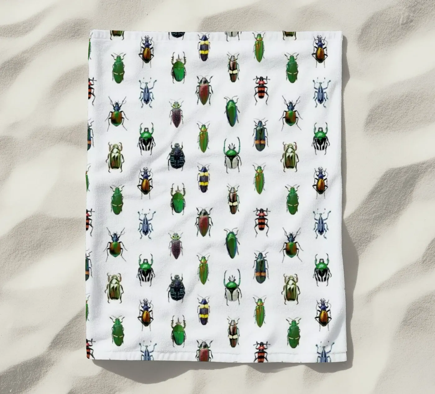 Beetles Strandtuch von Curious Collections by Marielle Leenders