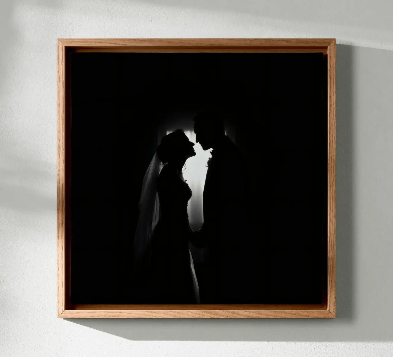 Paar dat een romantisch moment deelt, silhouet, bruiloft canvas met Baklijst van DesignDoodle