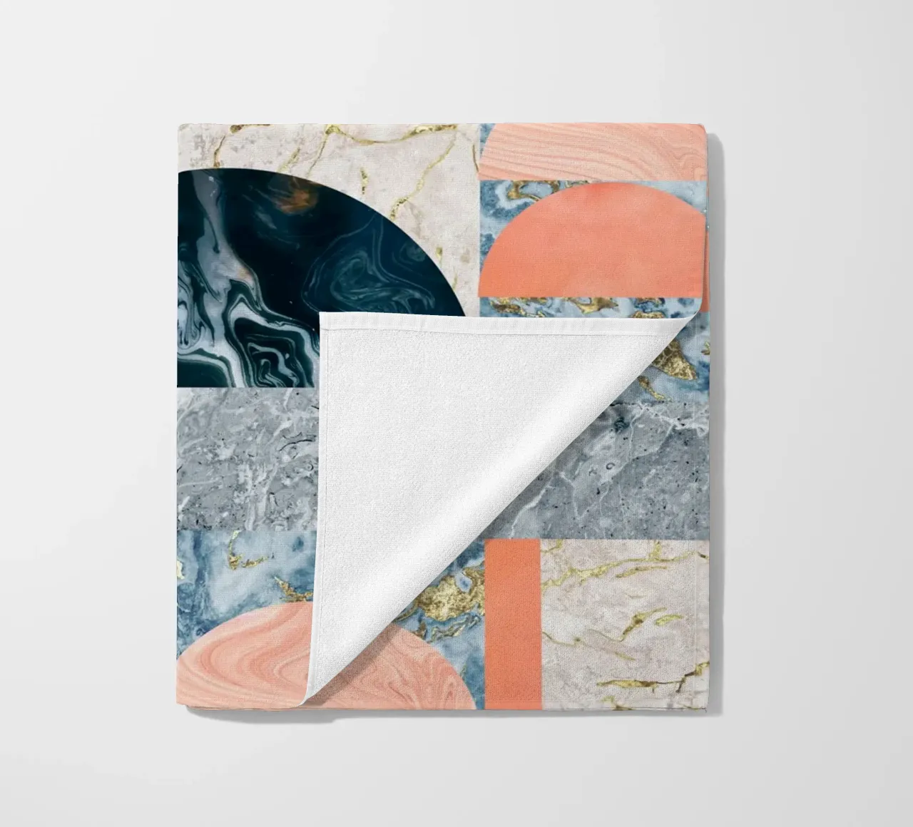 Marble & Lust, Patrón de textura geométrica abstracta de lujo toalla de playa de 83oranges