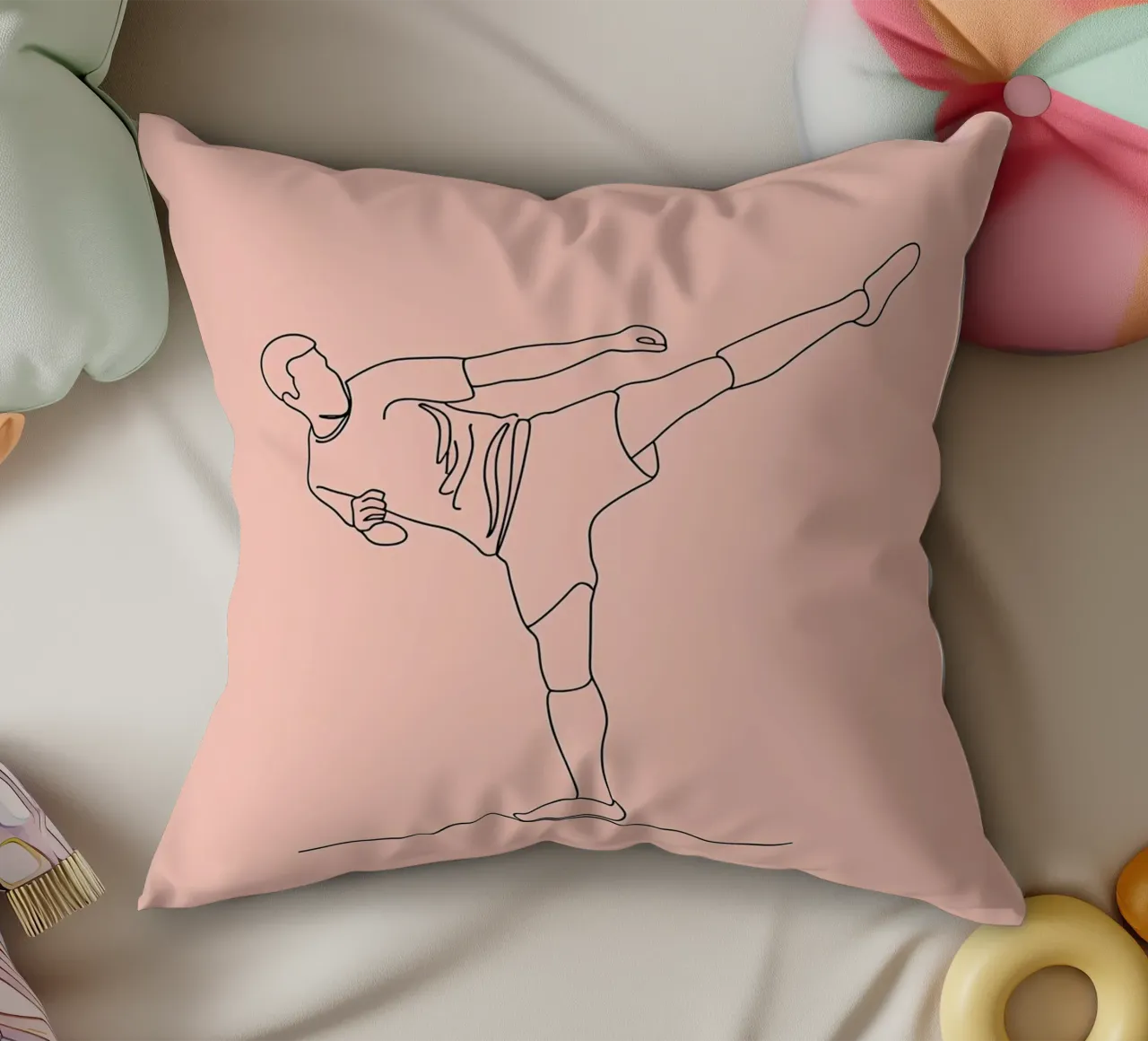 Arte lineare minimalista del calcio di karate cuscino da Viv Line Art