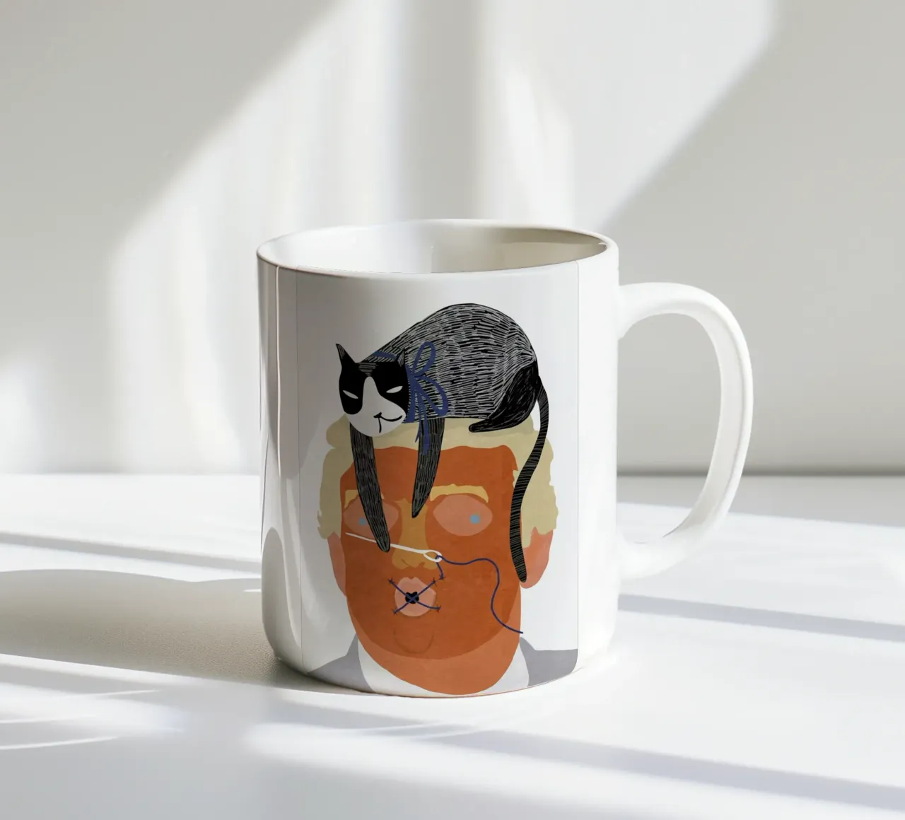Speak No Evil tazza in ceramica da Amalia Restrepo