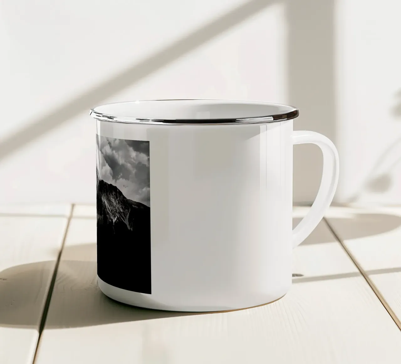 Black Mountains tazza in smalto da Dustin Janko