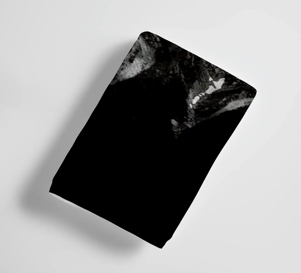 Black Mountains Handtuch von Dustin Janko