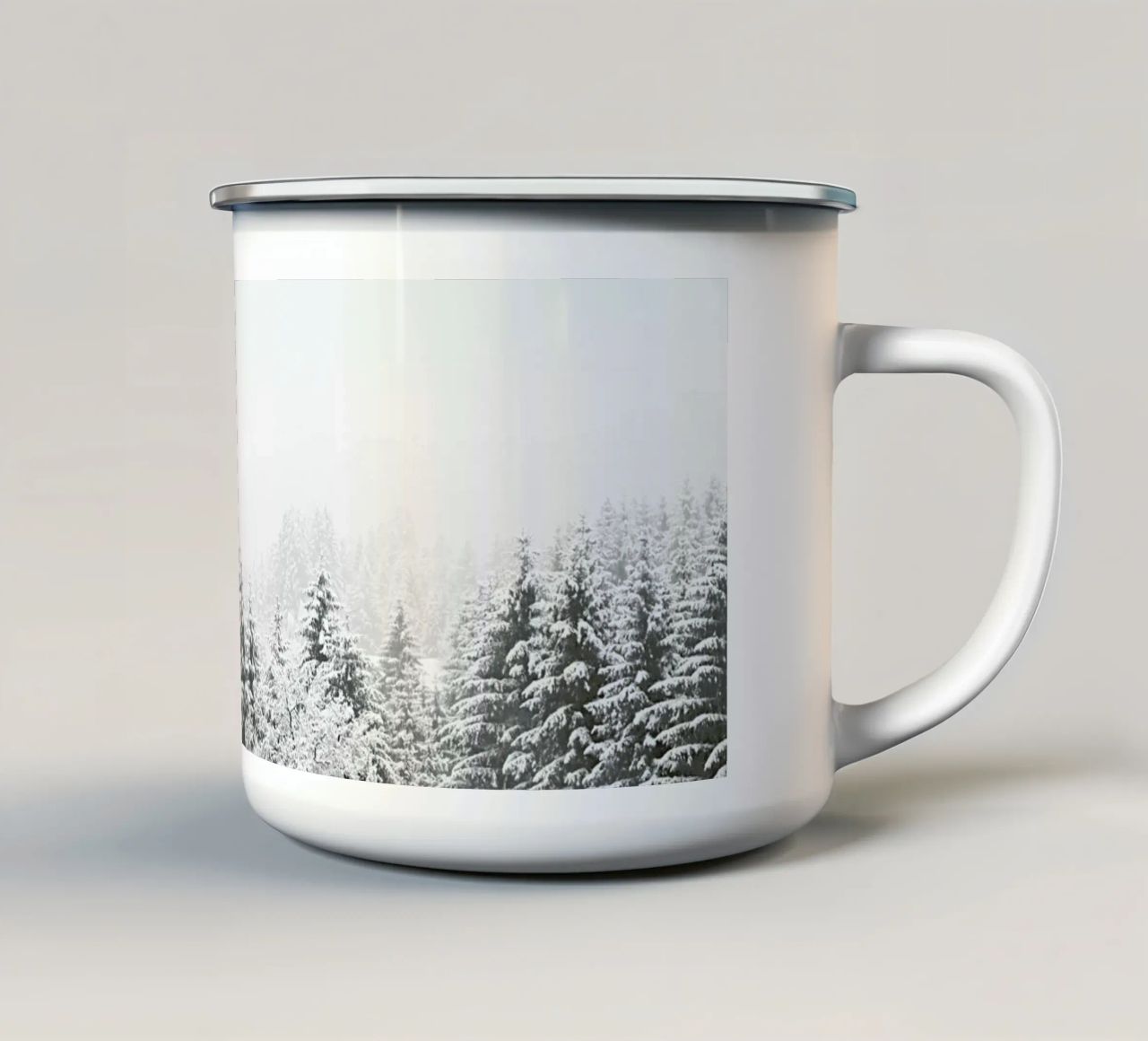 Winter In the Mountains tazza in smalto da Monika Strigel
