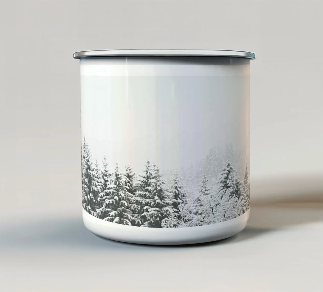 Winter In the Mountains tazza in smalto da Monika Strigel