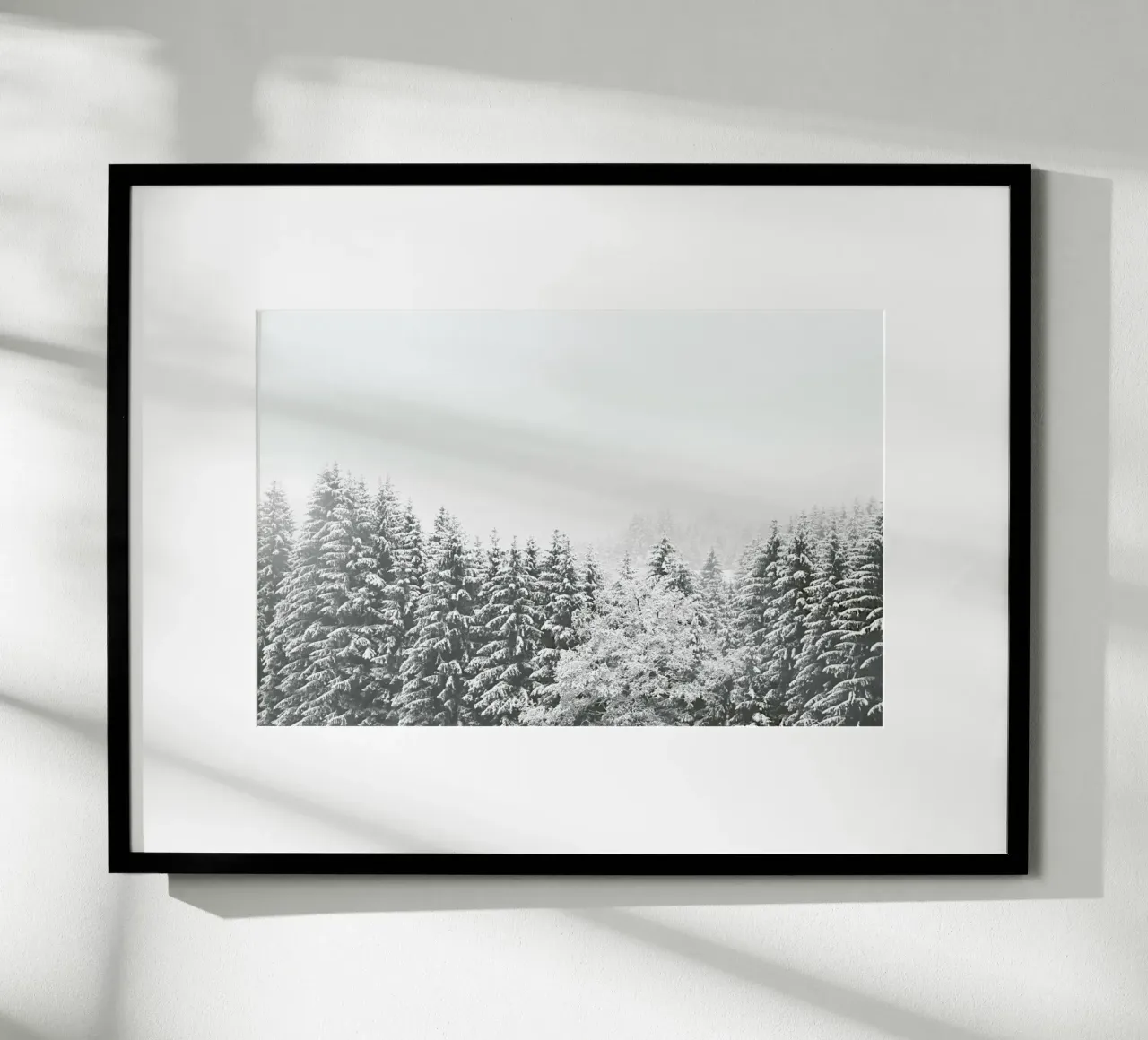 Winter In the Mountains poster con telaio in plastica da Monika Strigel