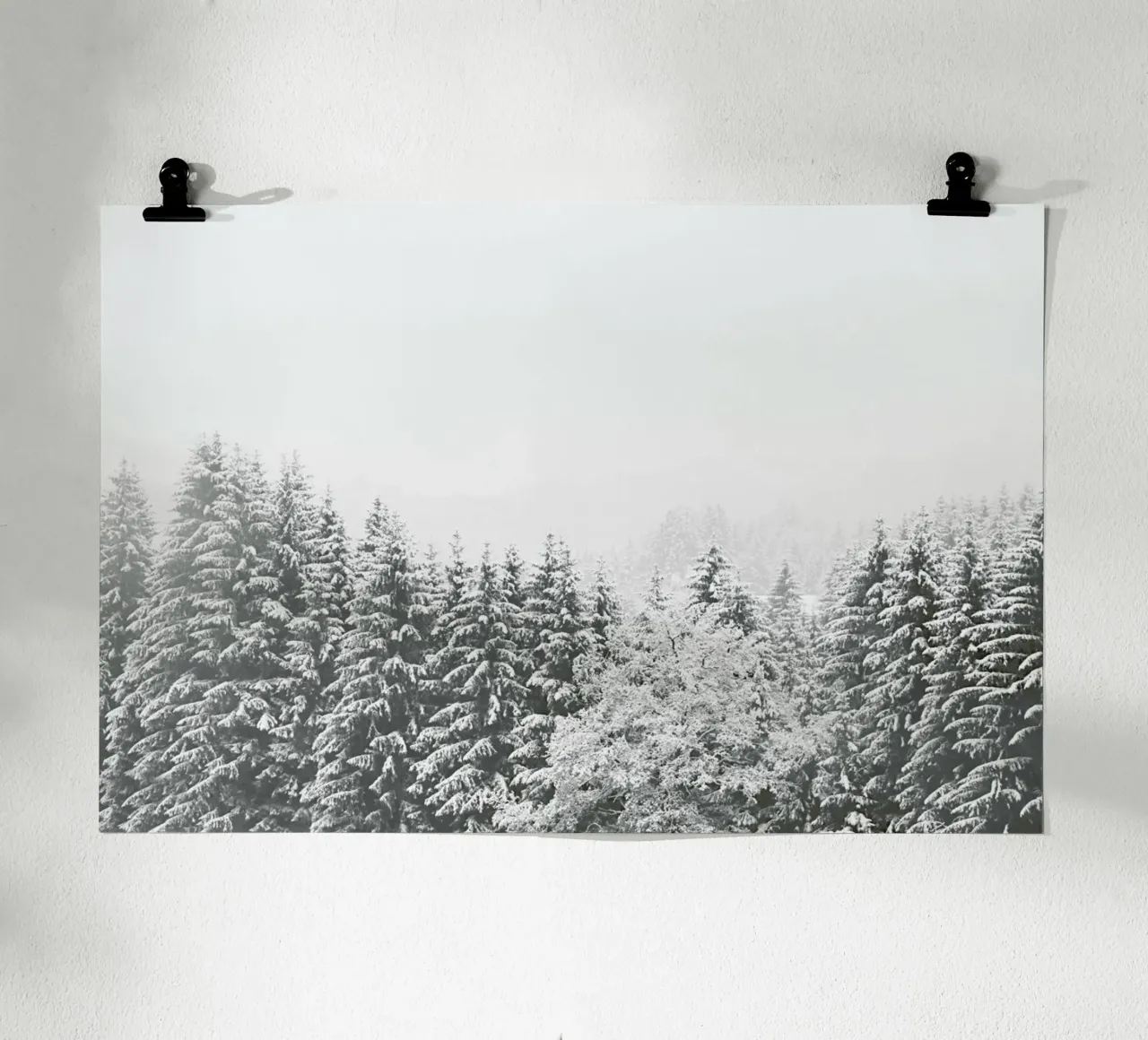 Winter In the Mountains poster con telaio in plastica da Monika Strigel