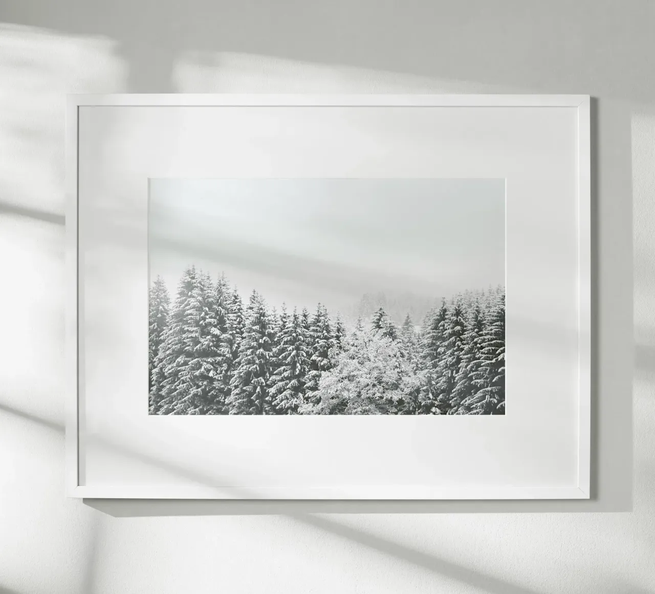 Winter In the Mountains poster con telaio in plastica da Monika Strigel