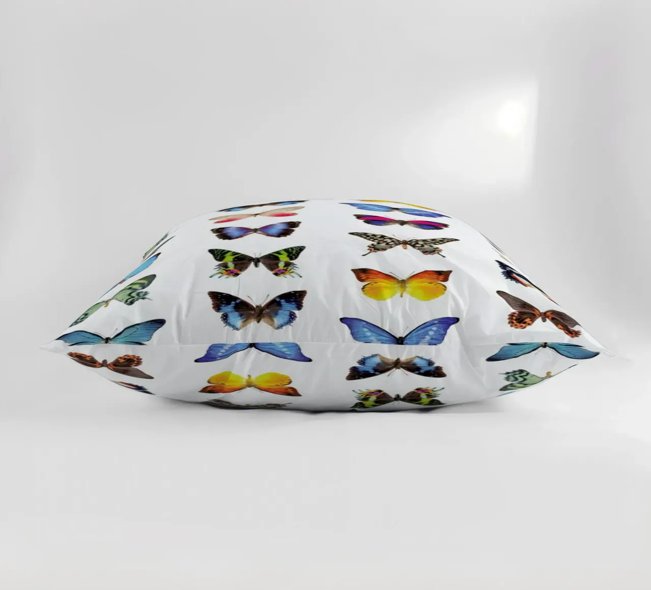 Colourful Butterflies cuscino da Curious Collections by Marielle Leenders