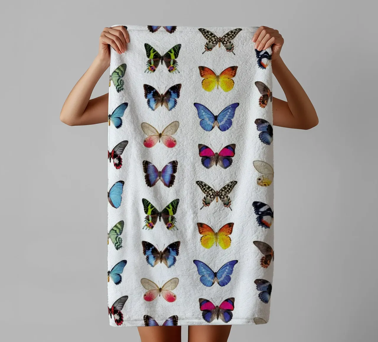Colourful Butterflies asciugamano da bagno da Curious Collections by Marielle Leenders