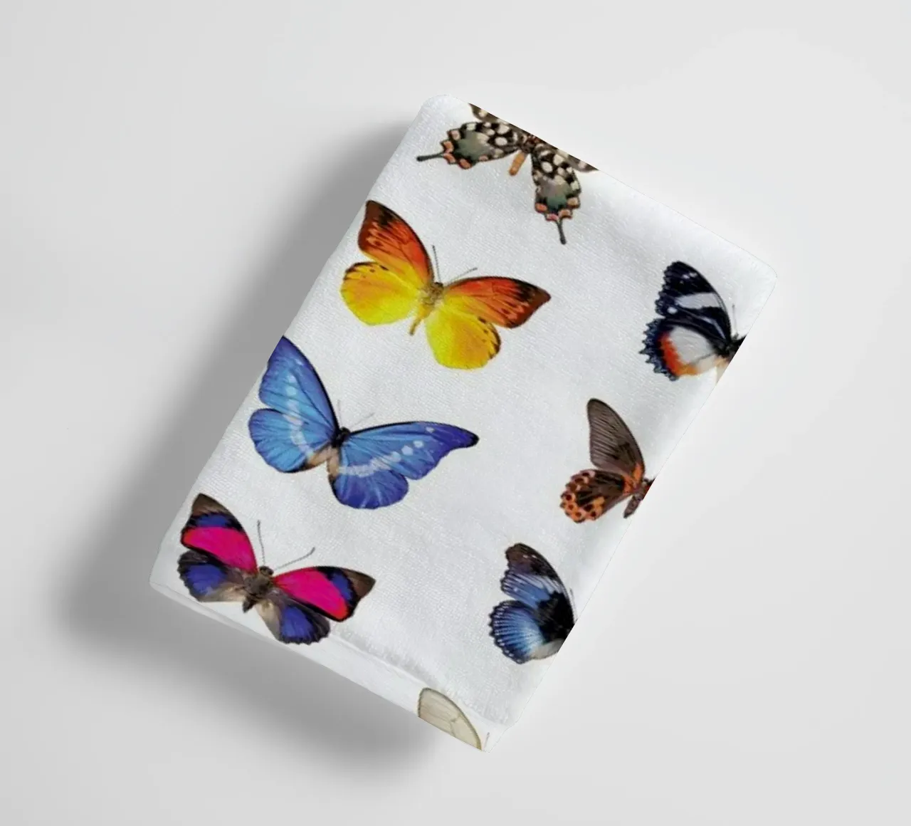 Colourful Butterflies asciugamano da bagno da Curious Collections by Marielle Leenders