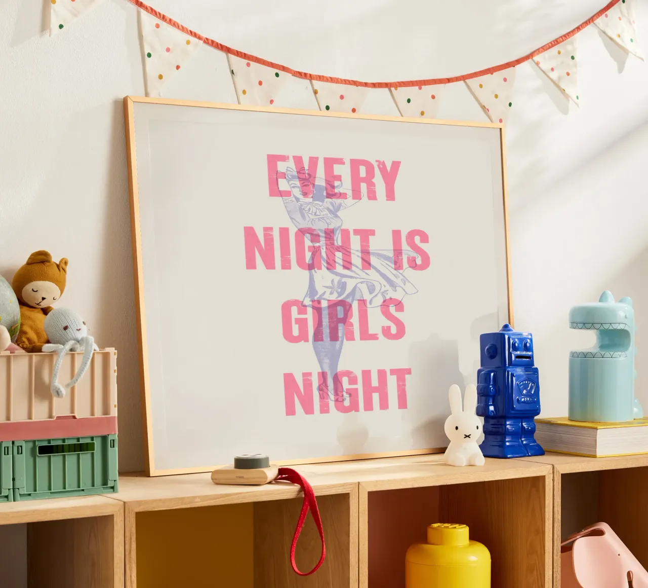 Ogni sera è una serata tra donne poster con telaio in plastica da Vintagrafica