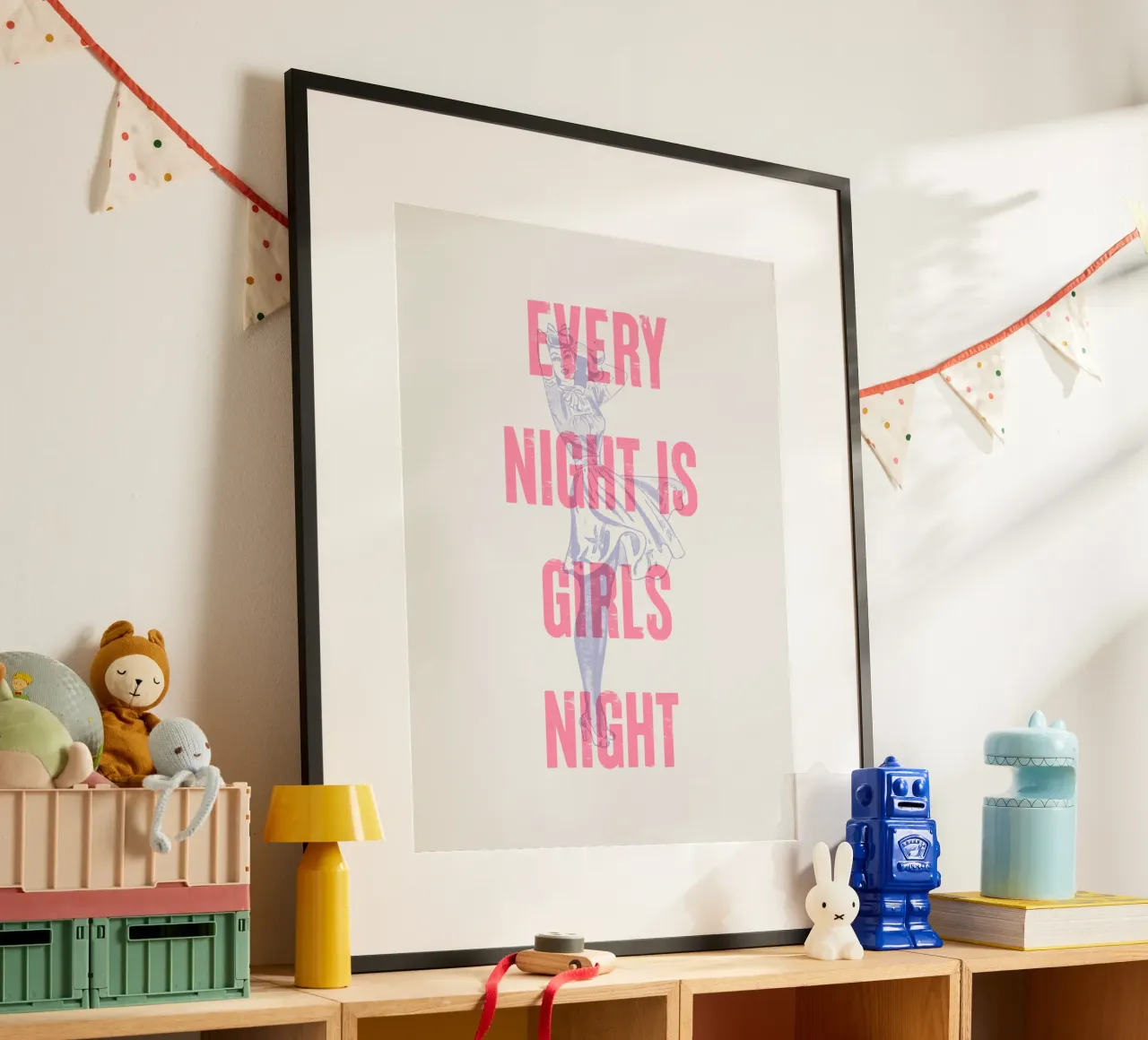 Ogni sera è una serata tra donne poster con telaio in plastica da Vintagrafica