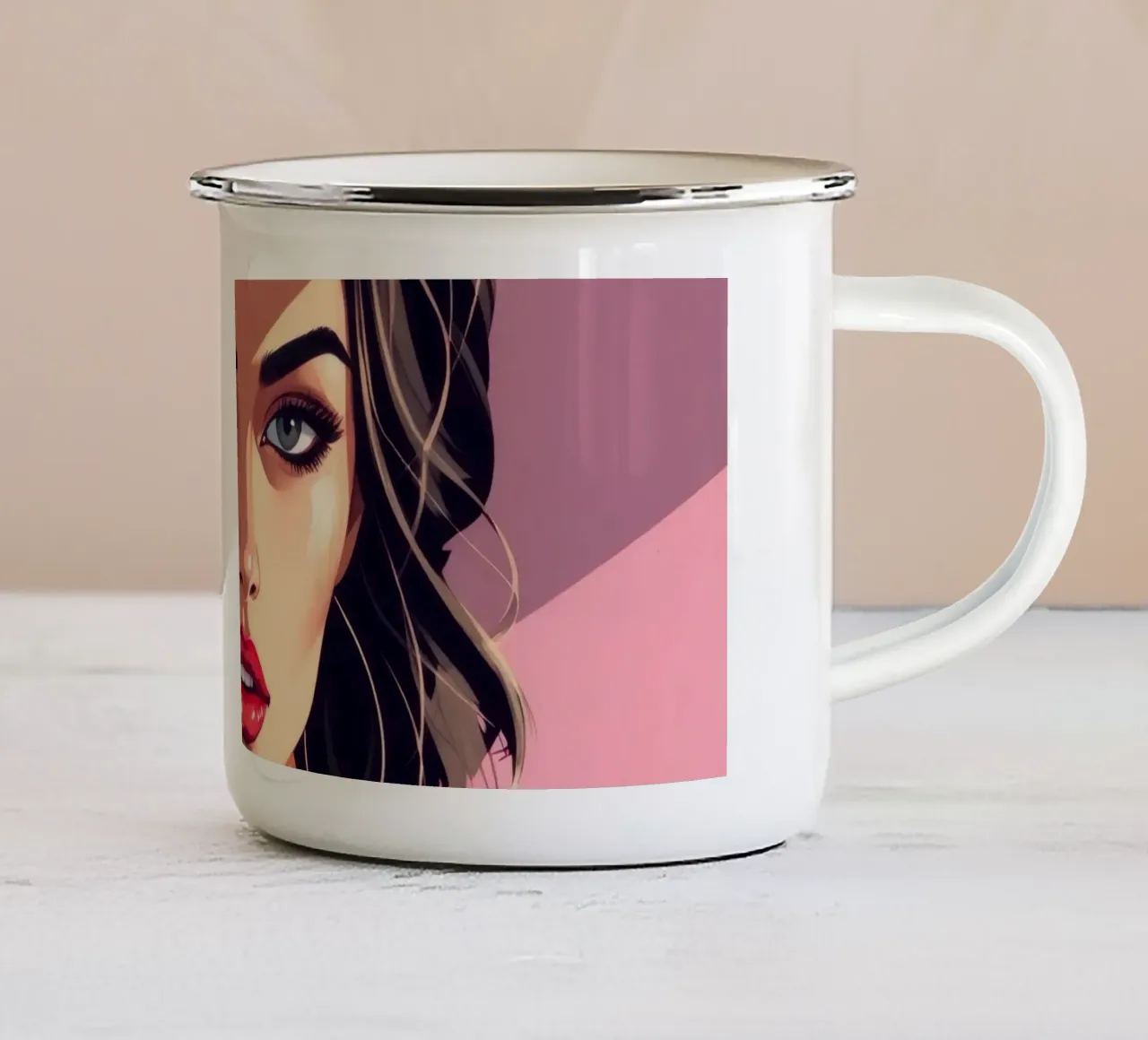 Ritratto di una donna sicura di sé dai tratti marcati tazza in smalto da DesignDoodle