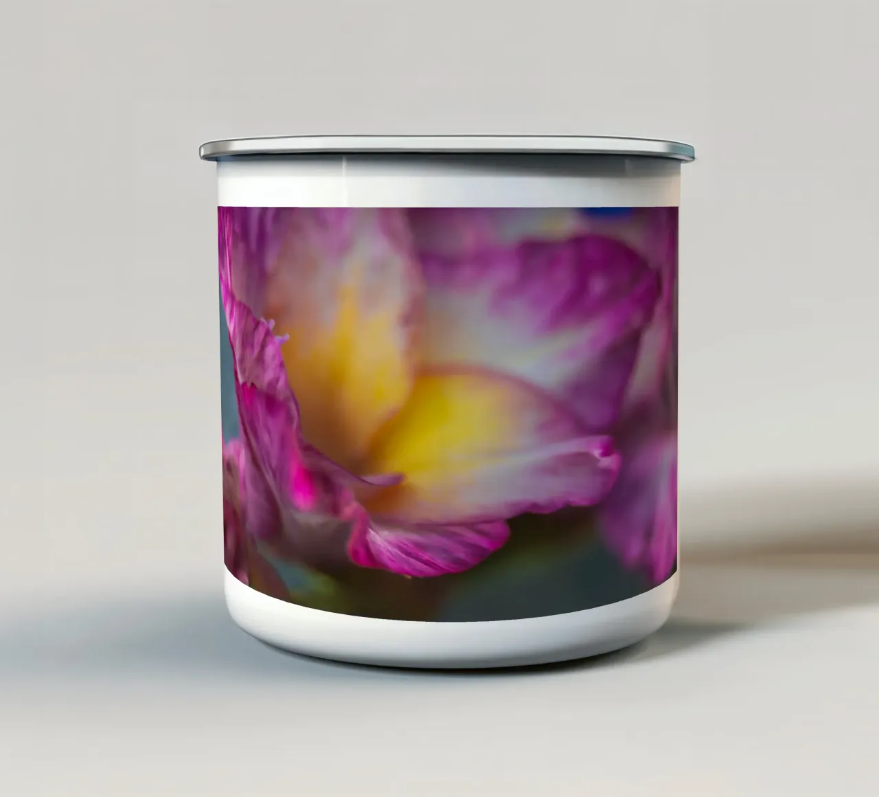 Flower tazza in smalto da Flo Klein