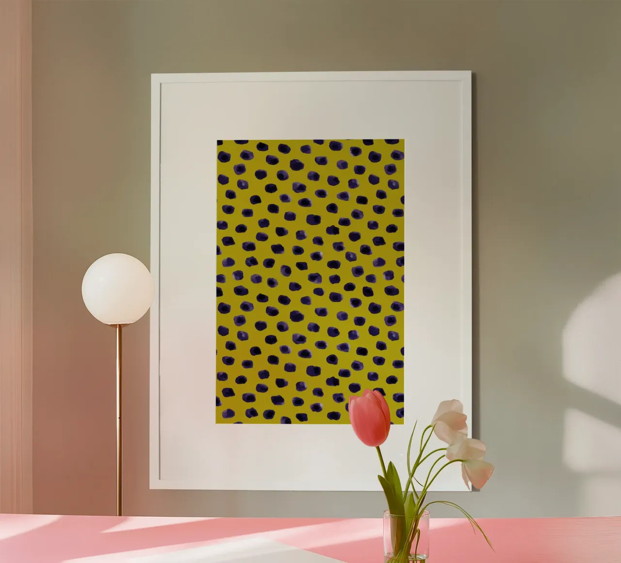 Blueberry Dots poster con telaio in legno da Kind of Style