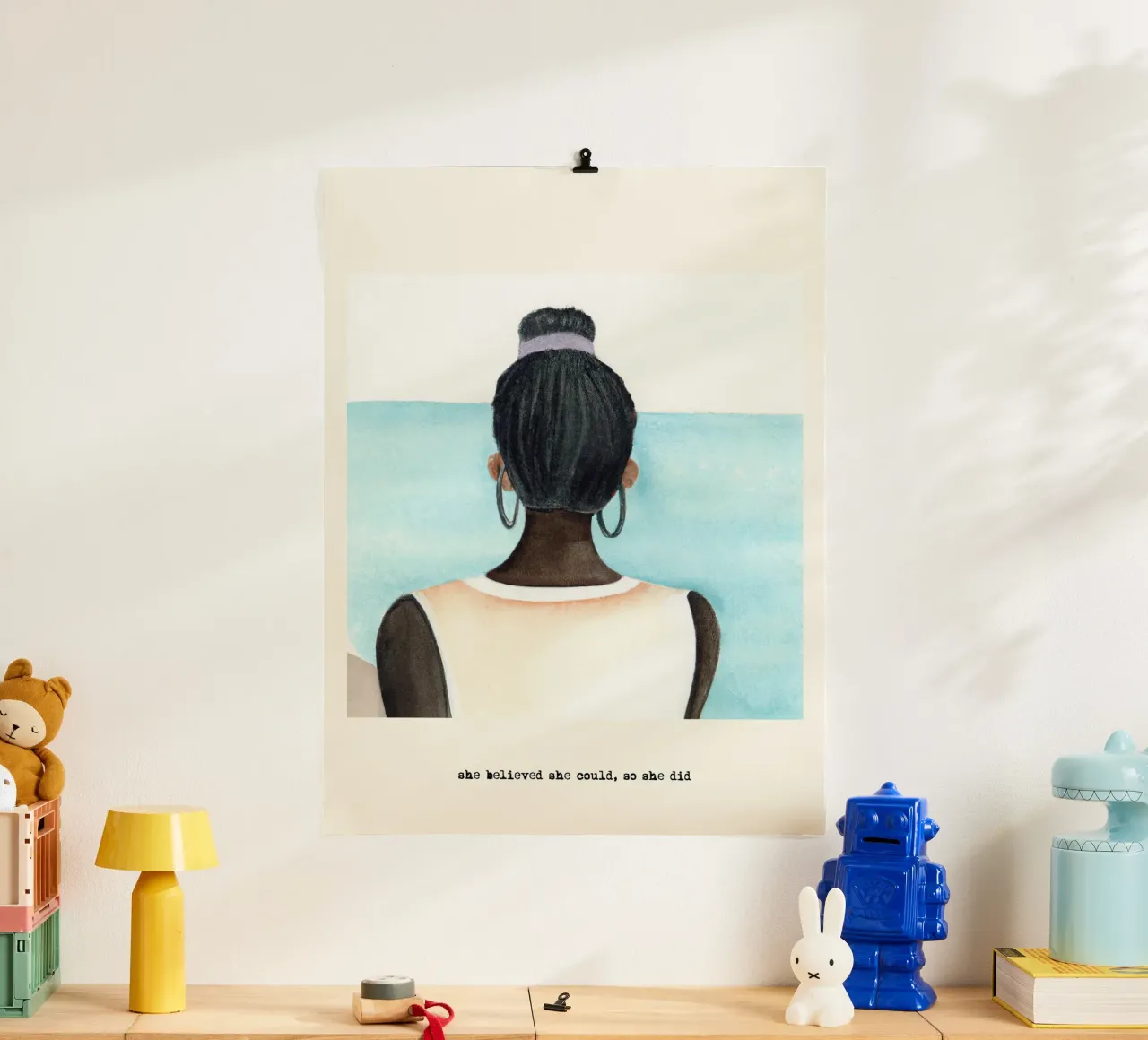 Sie glaubte, sie könnte es, also tat sie es. Zitat, Schwarzes Mädchen Poster mit Kunststoffrahmen von Peaches Art Prints