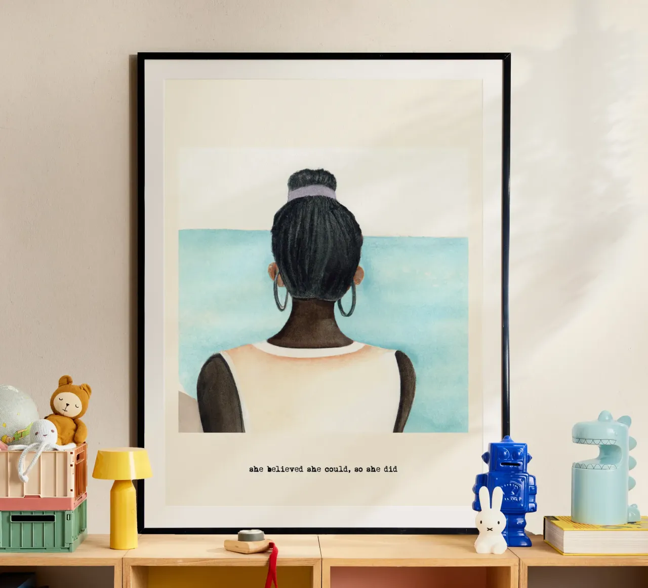 Sie glaubte, sie könnte es, also tat sie es. Zitat, Schwarzes Mädchen Poster mit Kunststoffrahmen von Peaches Art Prints