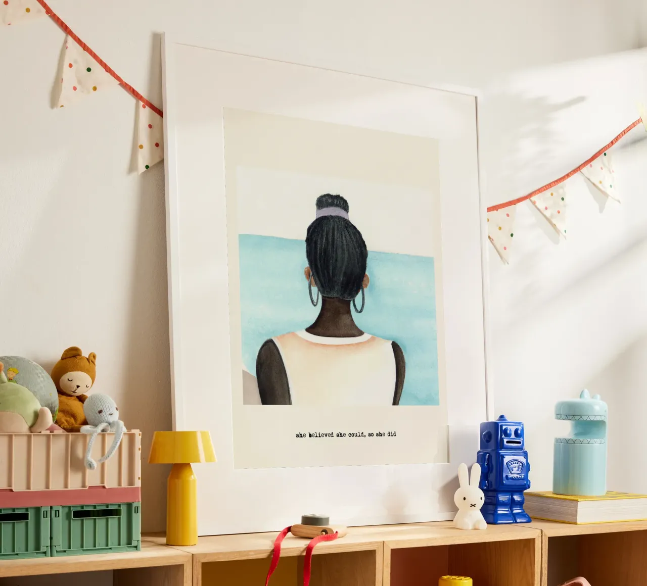 Sie glaubte, sie könnte es, also tat sie es. Zitat, Schwarzes Mädchen Poster mit Kunststoffrahmen von Peaches Art Prints