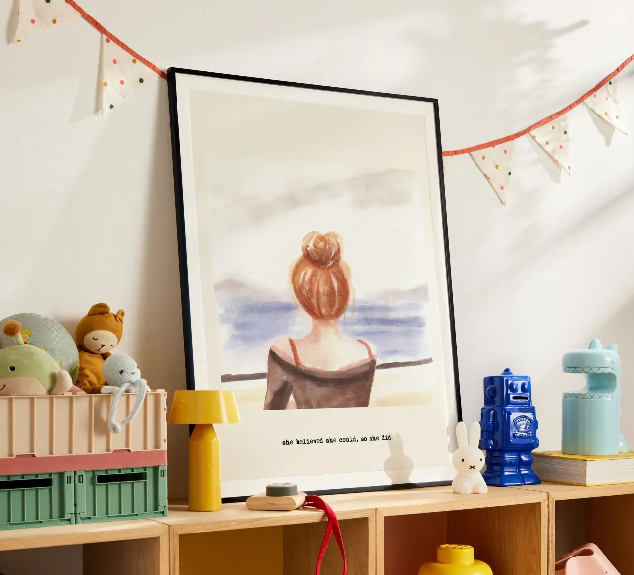 Sie glaubte, sie könnte es, also tat sie es. Zitat, Frau, Mädchen Poster mit Holzrahmen von Peaches Art Prints