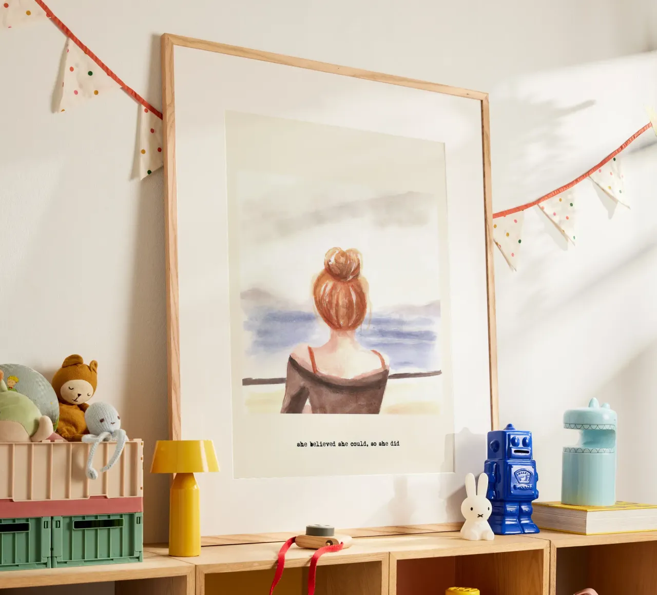 Sie glaubte, sie könnte es, also tat sie es. Zitat, Frau, Mädchen Poster mit Holzrahmen von Peaches Art Prints