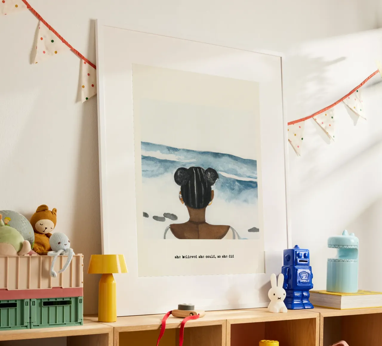 Sie glaubte, sie könnte es, also tat sie es. Zitat, Schwarze Frau Poster mit Holzrahmen von Peaches Art Prints