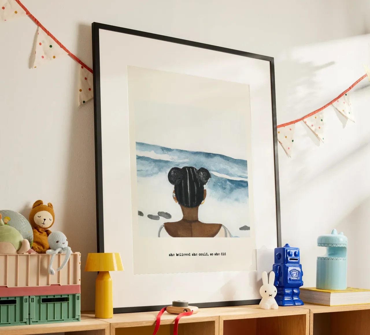 Sie glaubte, sie könnte es, also tat sie es. Zitat, Schwarze Frau Poster mit Holzrahmen von Peaches Art Prints