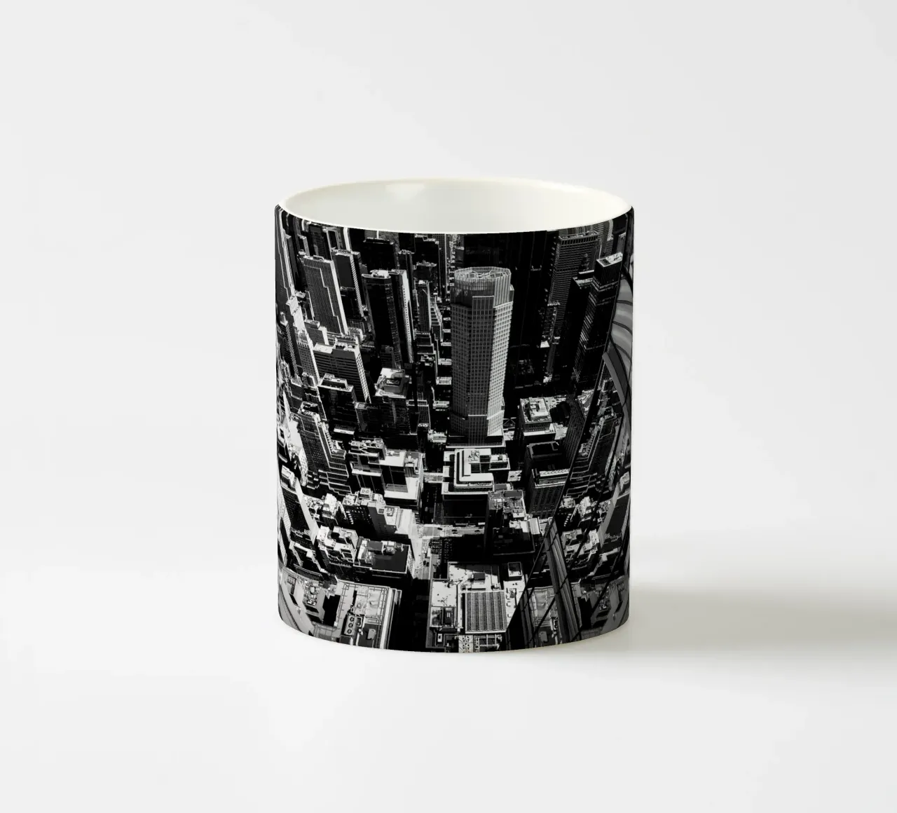 Black and White New York tazza in ceramica da Flo Klein