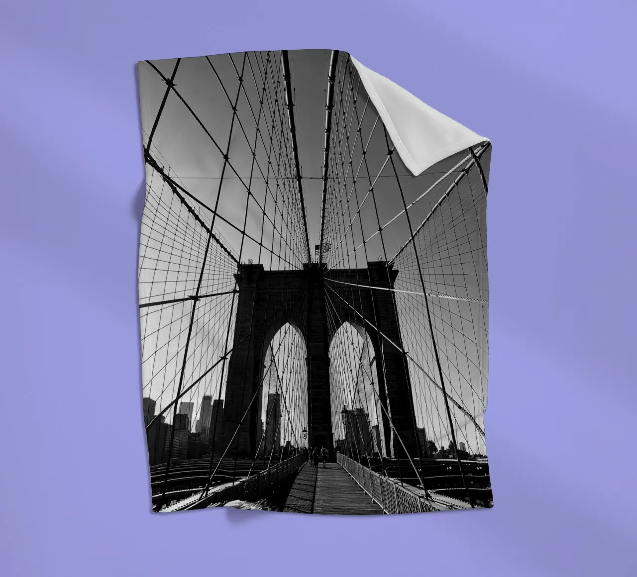 Brooklyn Bridge coperta in pile da Flo Klein