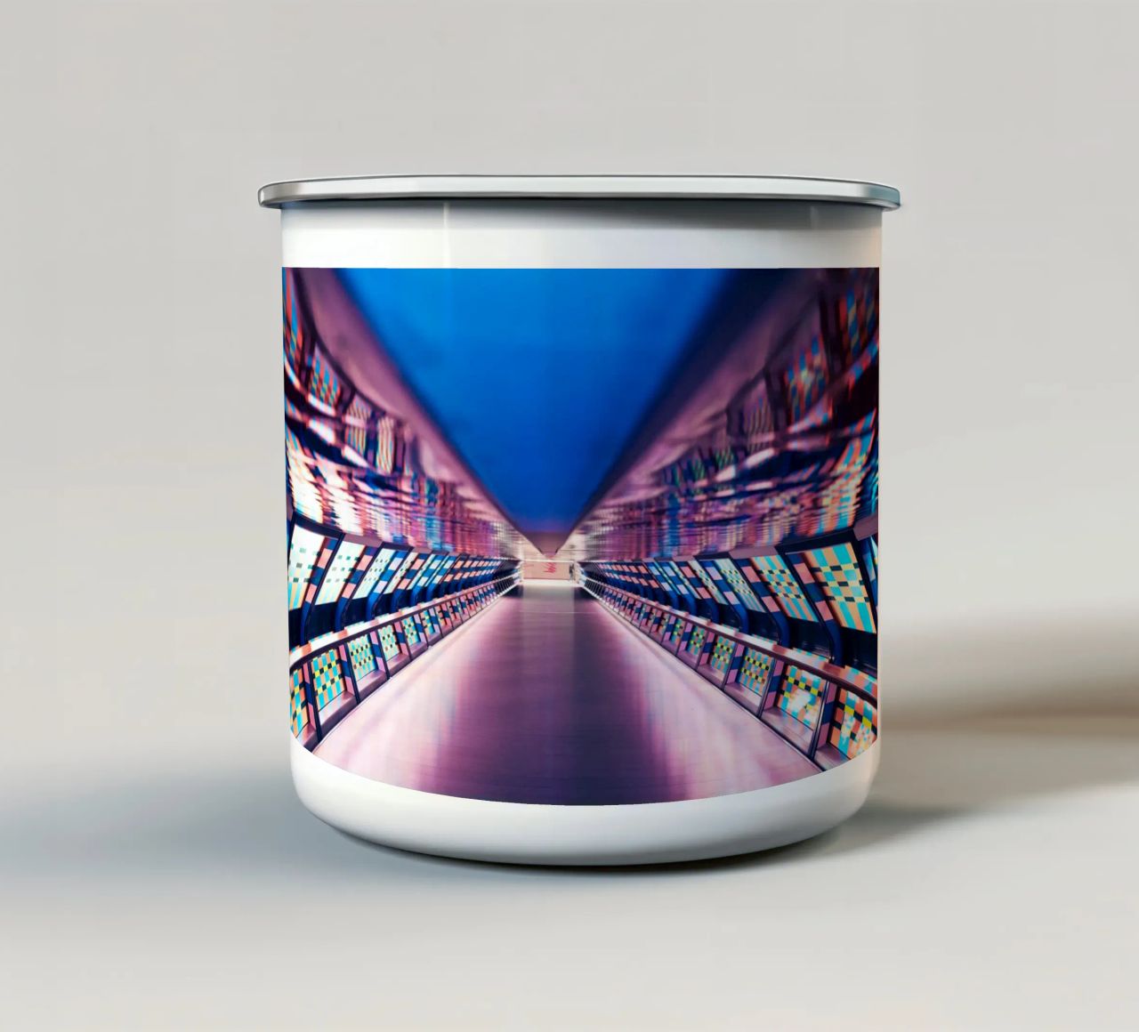 Timetunnel 2.0 tazza in smalto da Flo Klein