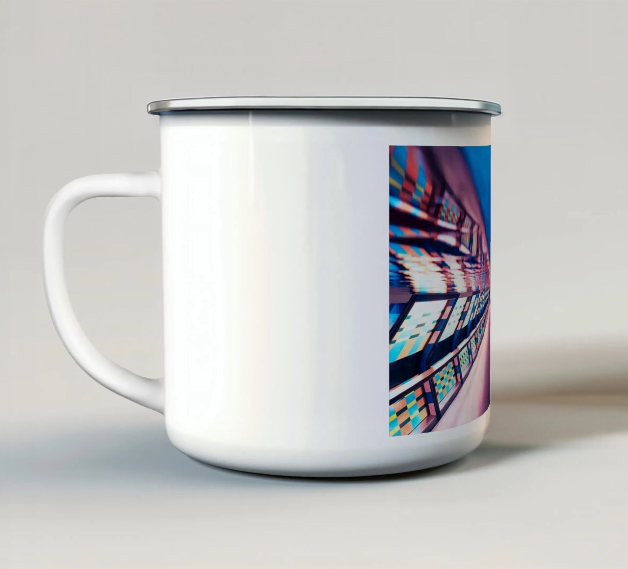 Timetunnel 2.0 tazza in smalto da Flo Klein