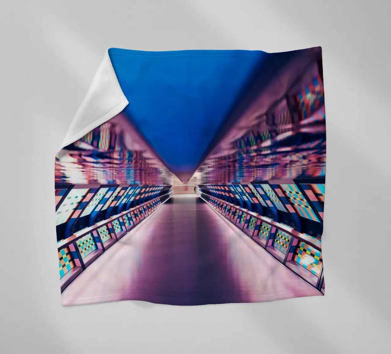 Timetunnel 2.0 coperta in pile da Flo Klein